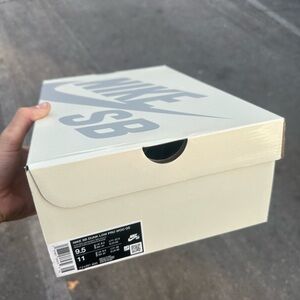 Nike sb dunk low “ Wizard of Oz Poppyfield”